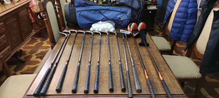 Kit Completo de Golfe TaylorMade + Bolsa Wilson + Putter Odyssey + Bolinhas