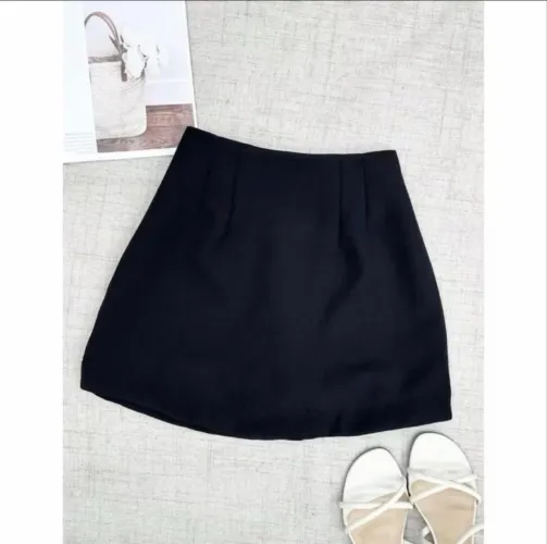 Saia com short de alfaiataria zíper tamanho P preto NOVO