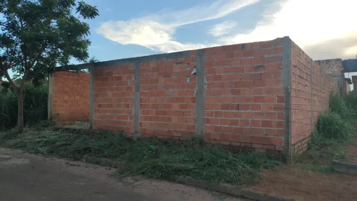 VENDO LOTE MURADO E QUITADO 
