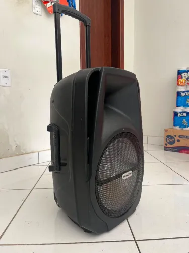 Caixa de som amplificada
