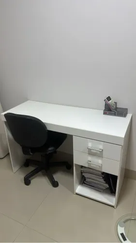 Escrivaninha Home Office c/ Cadeira Giratória 