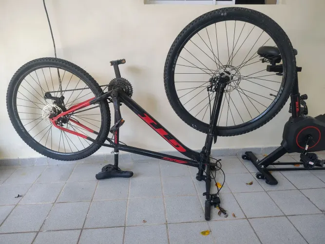 Biclete aro 19' seminova usada pouquíssimas vezes, *68.