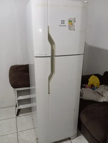 vendo geladeira Eletrolux gelo seco funcionando perfeitamente