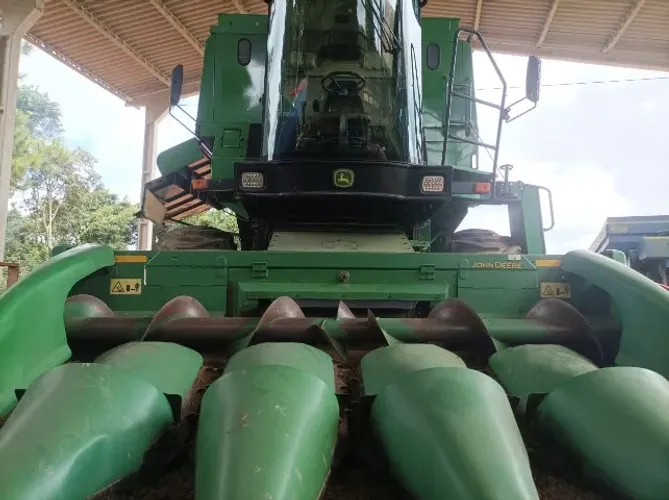Colheitadeira Jhonn Deere
