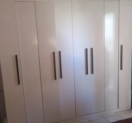 Guarda-Roupa Armário 8 Portas - Excelente Estado