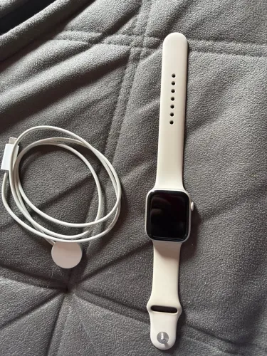 Apple Watch séries 8 45 mm semi novo (com cabo do carregador)
