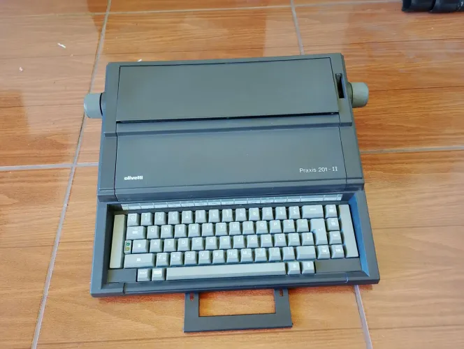 Máquina de Escrever Elétrica