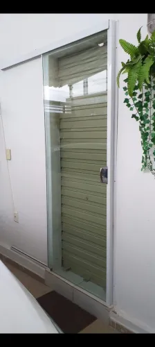 Porta de Vidro corrediça Medida: 80 de Largura Altura 2 metro e 15 cm