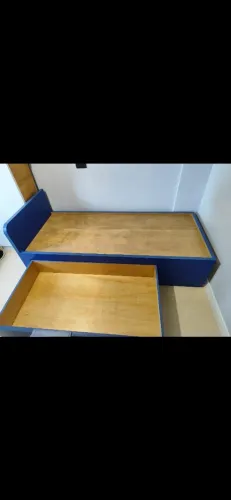 Cama de solteiro de madeira maciça com gavetão 