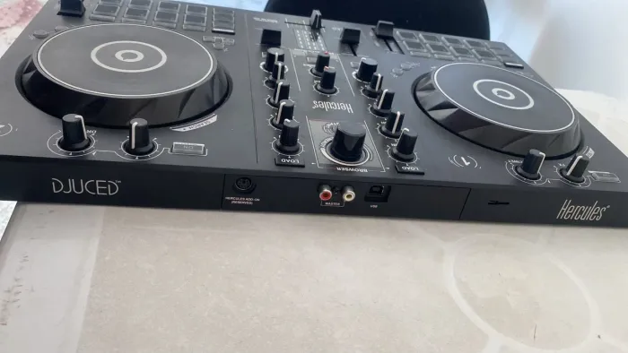 Controladora Hercules DJControl Inpulse 300