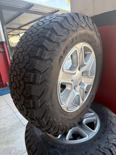 Rodas e pneus aro 17 RANGER