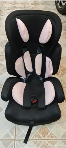 Cadeirinha de criança para automóvel usada, em boas condições, pronta para uso!