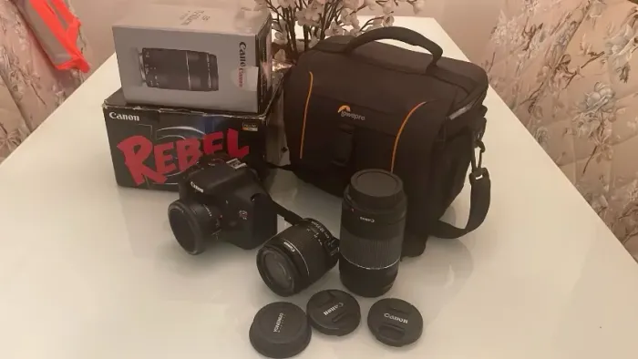 CÂMERA DSLR PROFISSIONAL - CANON EOS REBEL T3i + 2 LENTES