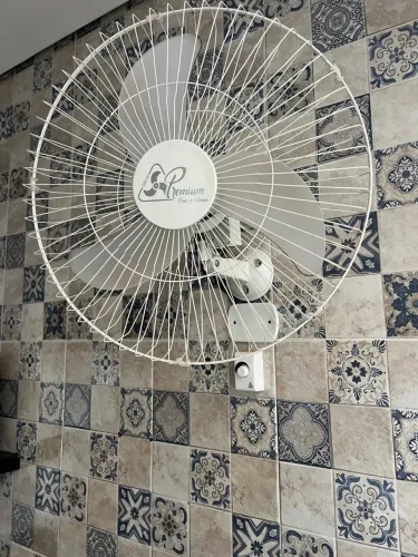 Ventilador de parede cor branca