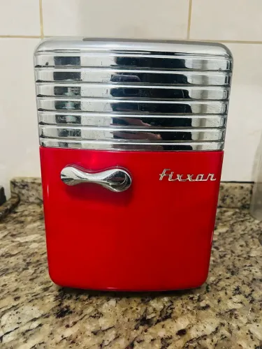 Mini geladeira 