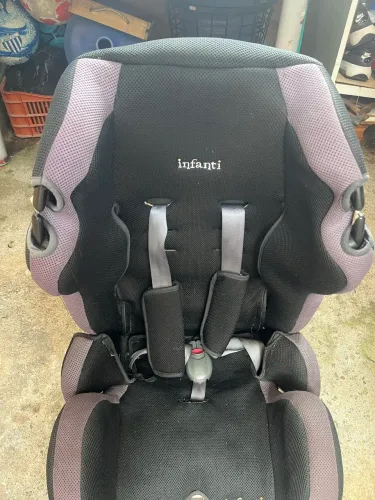 VENDO CADEIRA INFANTIL EM ÓTIMO ESTADO