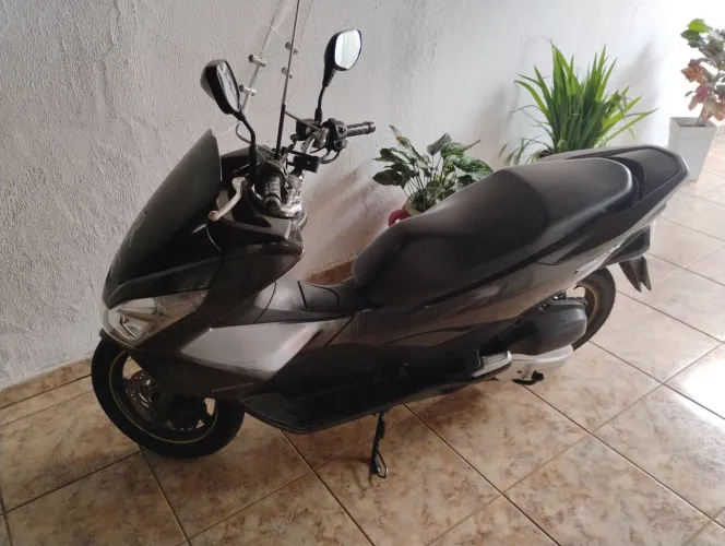 Pcx conservada baixa km