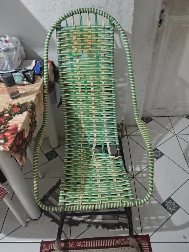 Cadeira de balanço bem conservada 