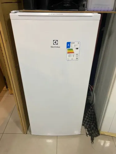 Freezer Vertical Electrolux 1 Porta FEI19 162L