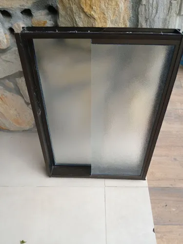 Esquadria janela cor bronze