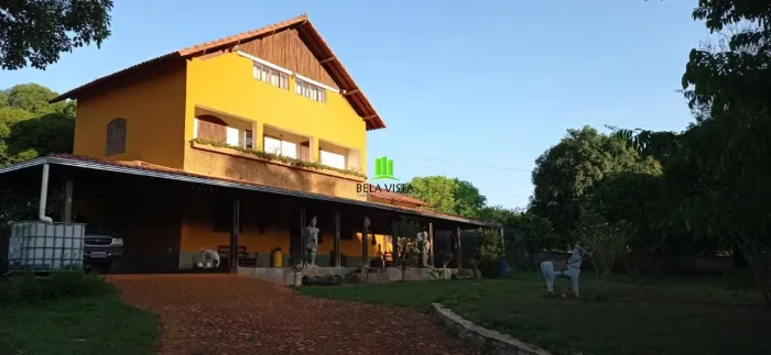 Sítio em Quintas Do Sumidouro com 380.00 m² , 3 quarto(s) , 3 suíte(s) , 10 vaga(s).