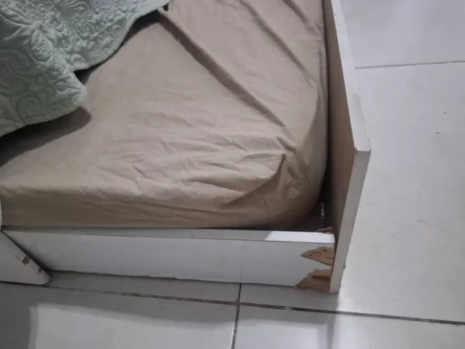 Guarda roupa e bicama de mdf brancos