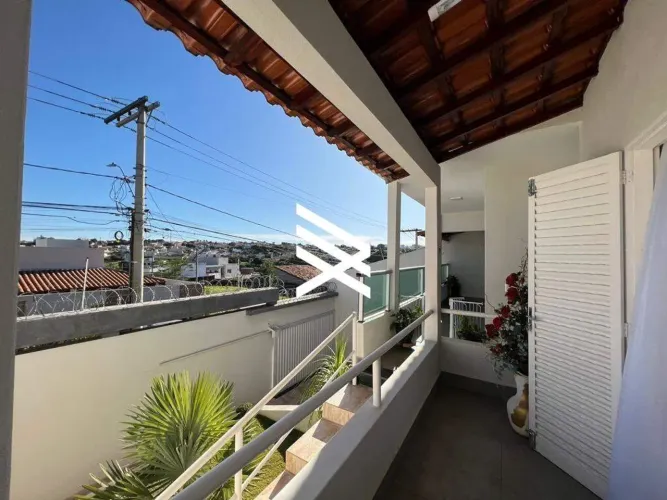 Casa para aluguel, 3 quartos, 1 suíte, 4 vagas - Bairro JARDIM KARAIBA, Uberlândia MG