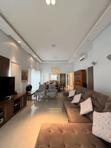 Casa no Condomínio Trípoli