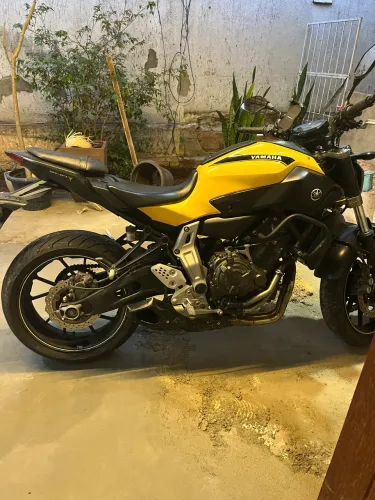 Vendo moto MT07