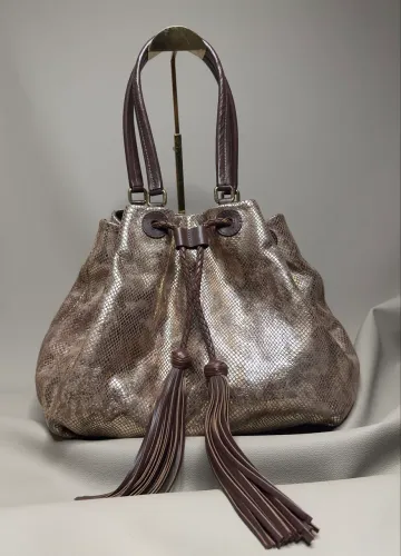 bolsa luz da lua couro legítimo dourada