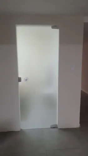 Porta vidro 2,05x 0,77 Temperado jateado completa