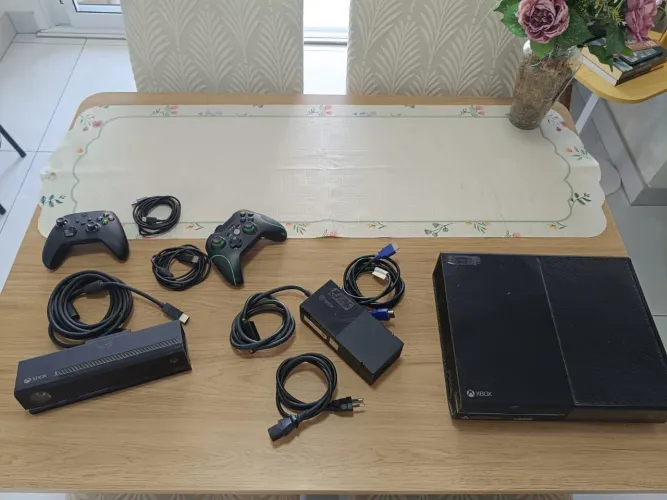 X box one, 500gb, 2 controles, kinect