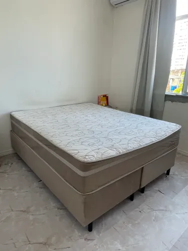 Cama queen- 6 meses de uso