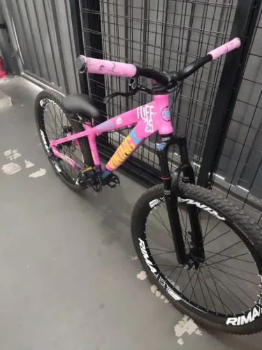Bicicleta Vikingx Tuff 25 Freio a Óleo MT-200 Marcha Uni<br>Freio a óleo MT-200<br>Marcha única