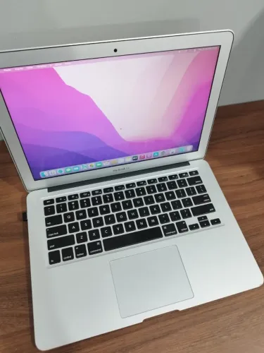Macbook Air A1466 / i5 / 8GB / 128 NVMe