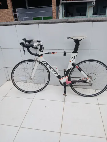 Bicicleta FIBRA DE CARBONO OPORTUNIDADE