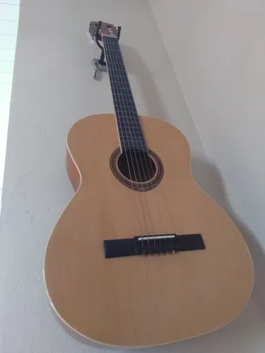 Violão da Michael modelo VM15NY NA + capotraste + suporte para parede 