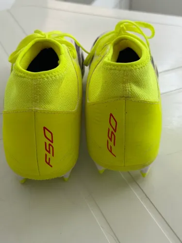 Chuteira F50 Adidas tamanho 42
