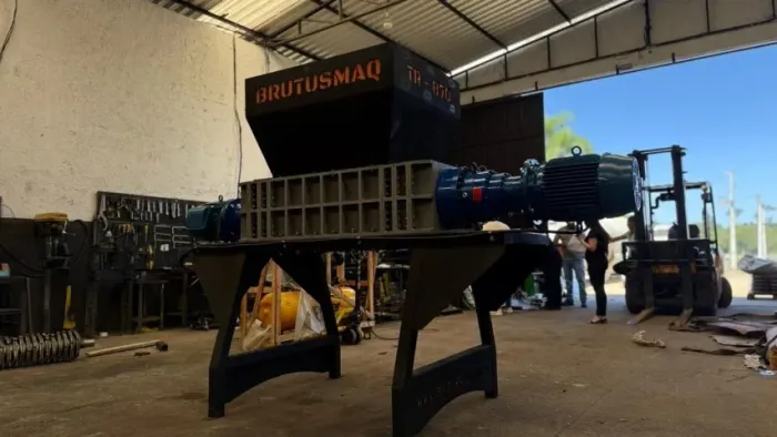 Triturador shredder TR-870 com 2 motores de 20 cv