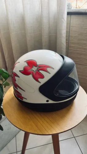 Capacete Taurus Seminovo Tam. 56 - Branco, Vermelho e Preto