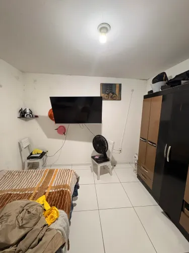 Aluga-se quarto em ap semi-mobiliado - Excelente localização (Água, luz e gás inclusos!)