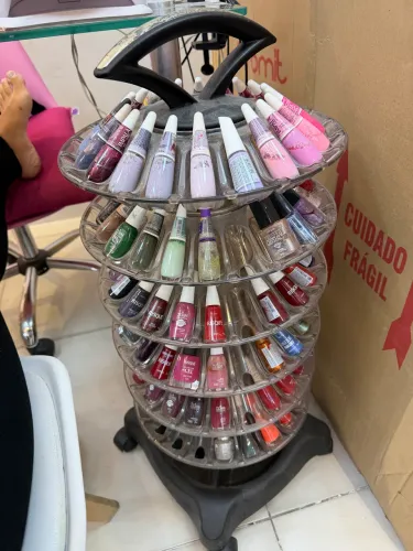 Esmalteiro manicure