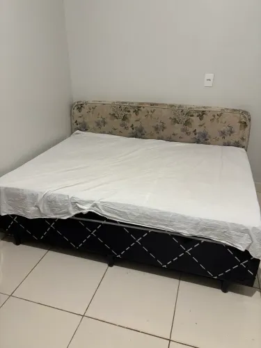 CAMA BOX DE CASAL - NOVA! (Colchão embutido 7cm)