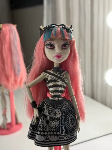 Monster High Rochelle Signature