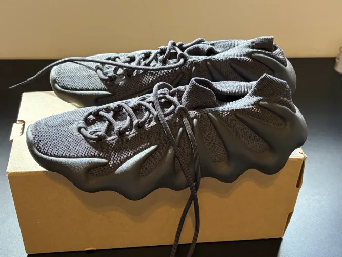 yeezy 450 utility black, tamanho 43 usado em estado excelente