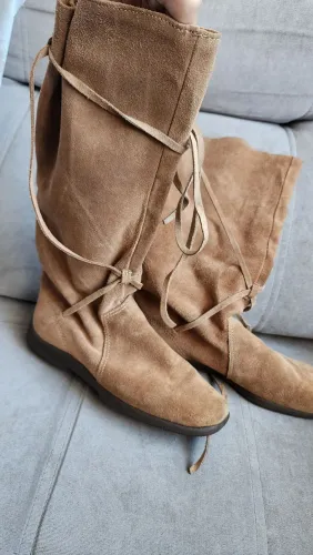 Bota Nova em camurça de amarrar