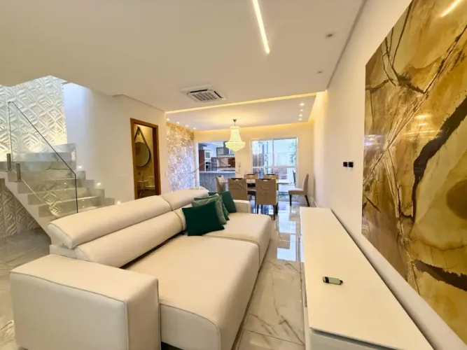Casa mobiliada à venda no Condomínio Reserva Urbanova, localizado no bairro Urbanova, em S