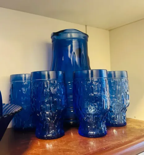 Conjunto jarra com 5 copos grandes azul cobalto vintage