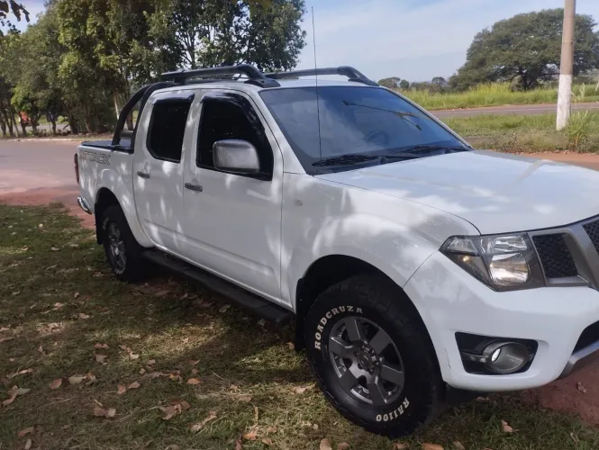 Nissan Frontier SV AT. CD 4X4 2.5 TB Dies. Aut. 2015