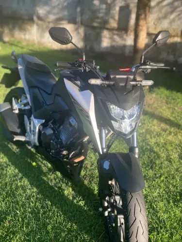 Vendo cb twitter 300f zera pra pessoas exigente
